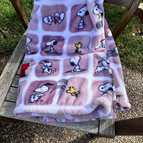 Peanuts Snoopy Woodstock Valentines 60 x 70 PURPLE Throw Blanket Hearts Love NWT - Picture 6 of 10